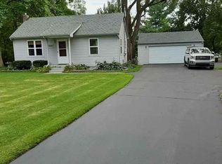 9700 Hyne Rd, Brighton, MI 48114