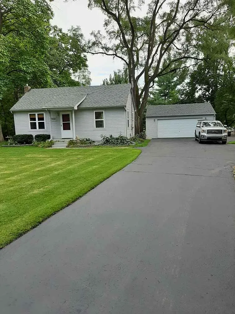 9700 Hyne Rd photo 1