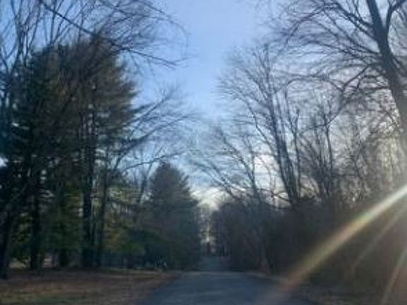 Exterior Neighborhood (street photo)