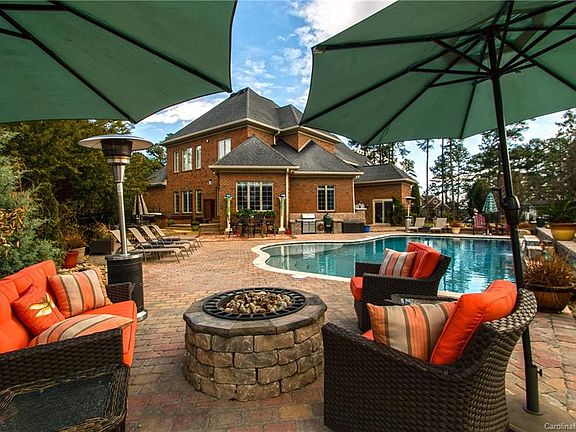 3rd image of 8059 Saint Andrews Ln