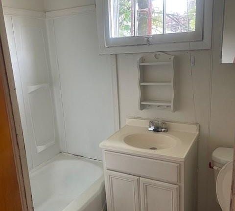 5th image of 3311 Elm St