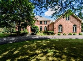 16 Greenbriar Ln, Hawthorn Woods, IL 60047