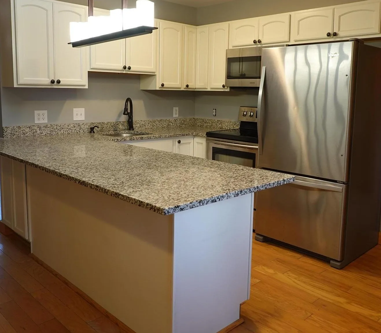 3 bed, 1150 sqft, $2,350 — Photo 2
