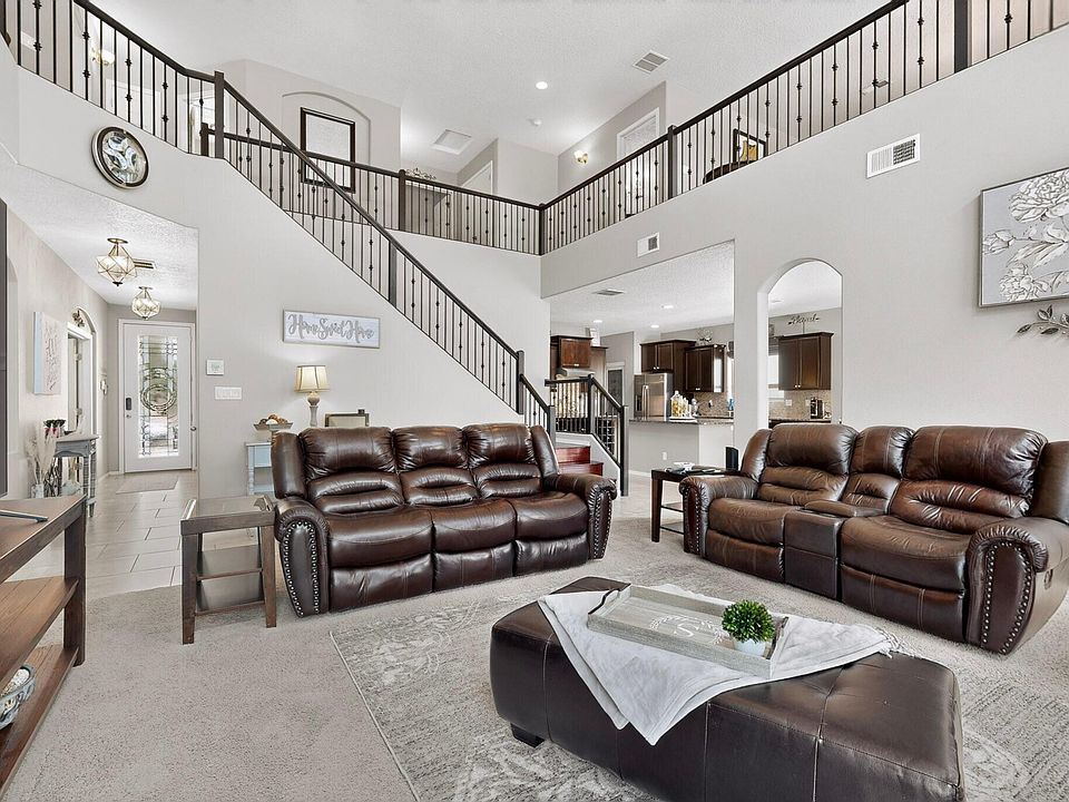 1st image of 1704 Roble Dr SE