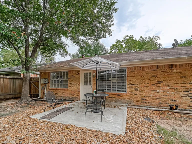3903 Hermitage Hollow Ln — Photo 43