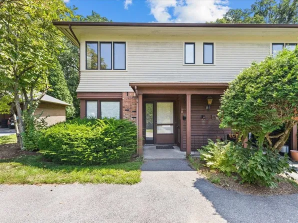 10 Wrisley Court #10, Essex Junction, VT 05452