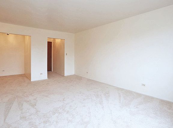 3rd image of 4623 N Chester Ave Unit 401