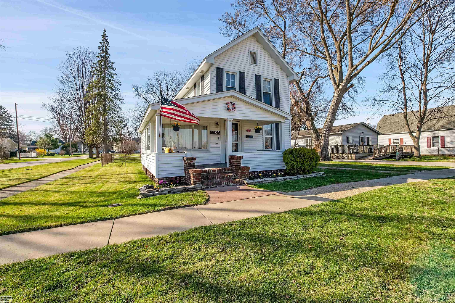 1103 Saint Clair Blvd photo 1