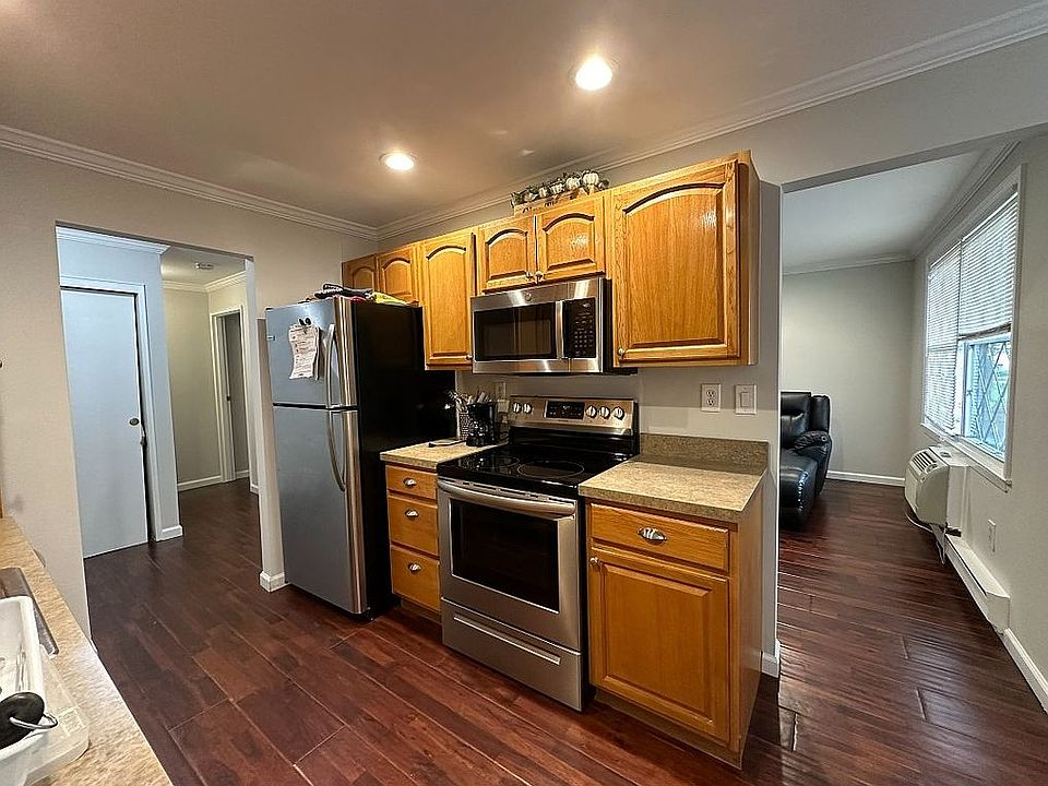 1st image of 464 Sierra Vista Ln