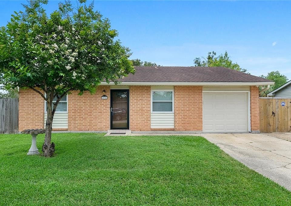 1st image of 2732 Victoria Dr