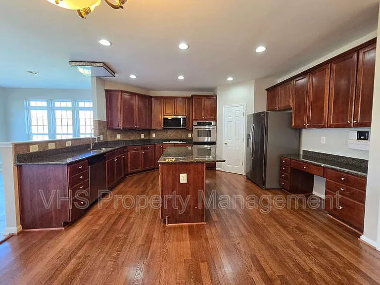 2520 Post Oak Dr — Photo 2