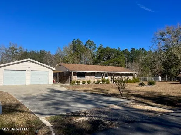6301 Cleo Dr, Moss Point, MS 39562