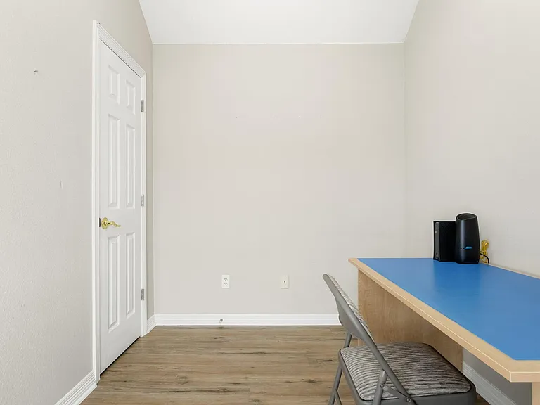 118 W Greenbriar Ln — Photo 34