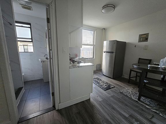 4th image of 540 40th St #13