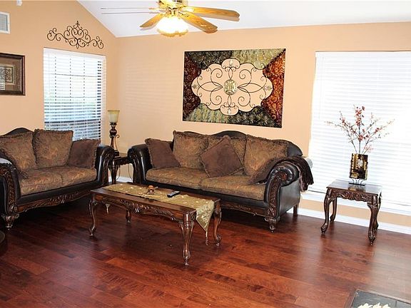 5th image of 3852 Suffolk Ln