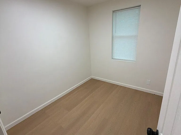 1304 Browning St — Photo 9