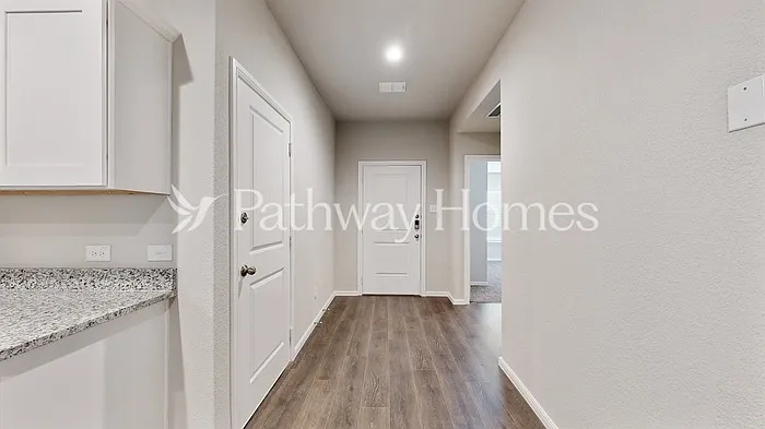 4 bed, 2.0 bath, 2083 sqft, $2,500 — Photo 2