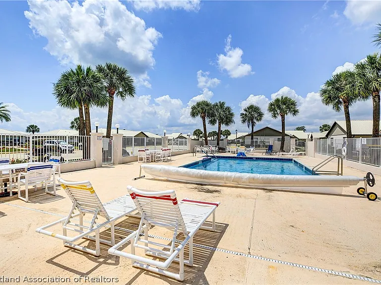 2103 Villaway E — Photo 24