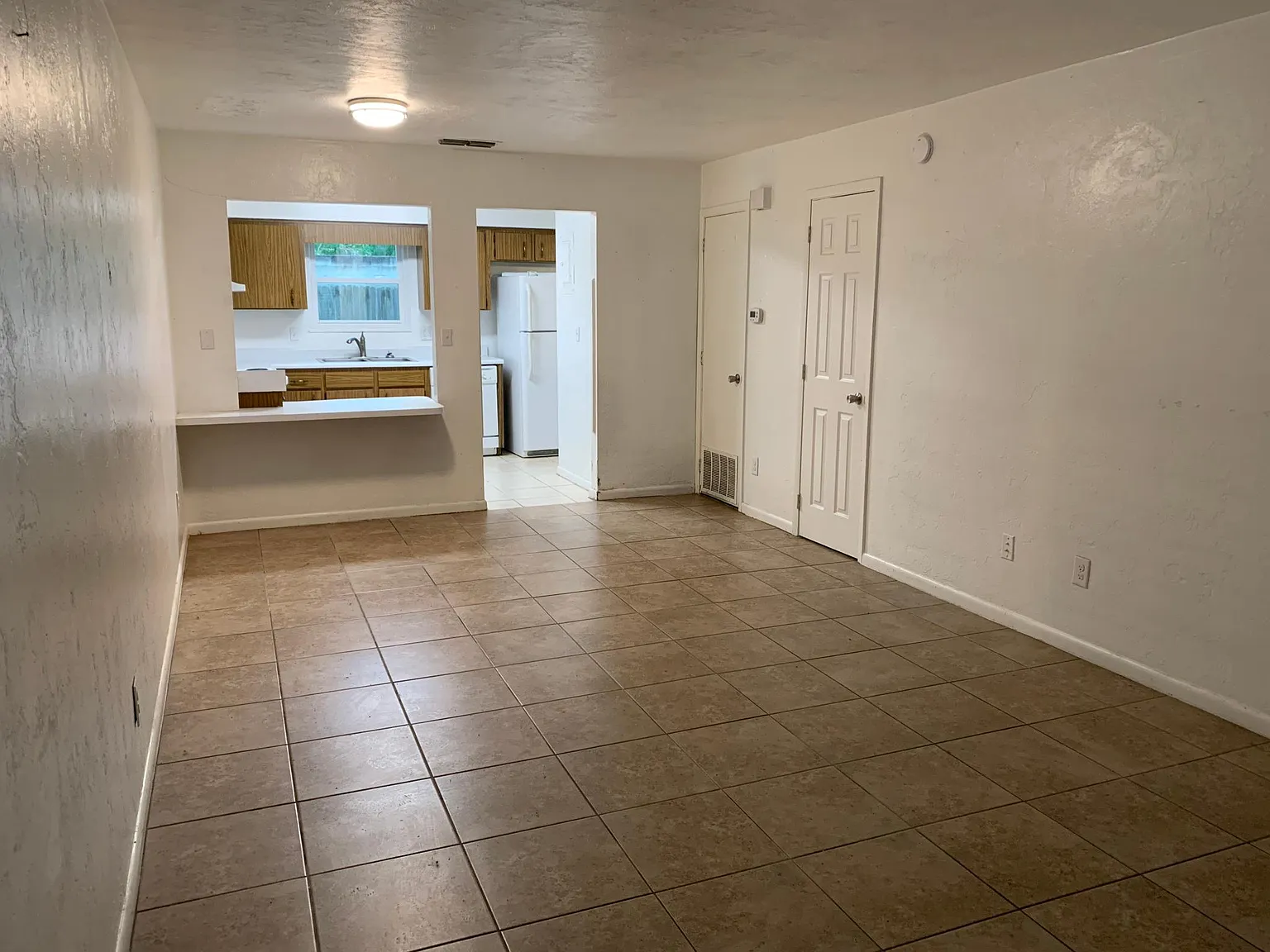 2307 SW 32nd Pl — Photo 1