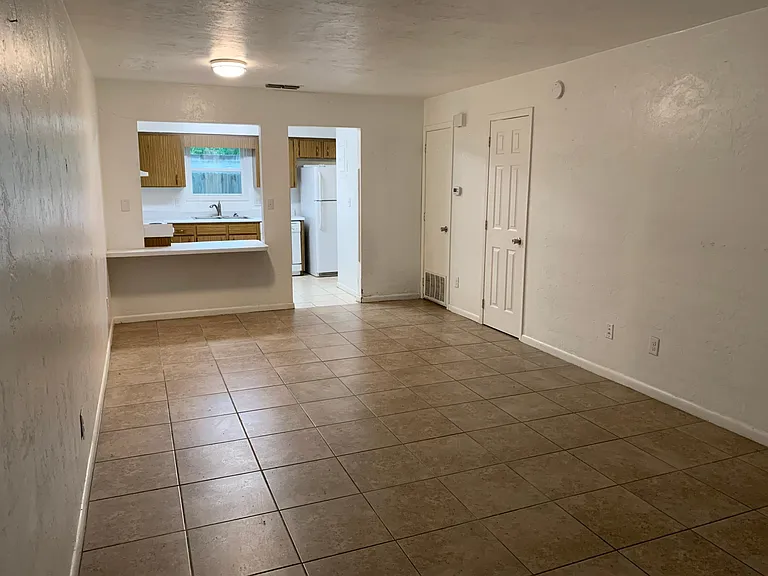 2307 SW 32nd Pl — Photo 1