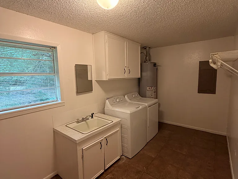 314 Perry Dr — Photo 16