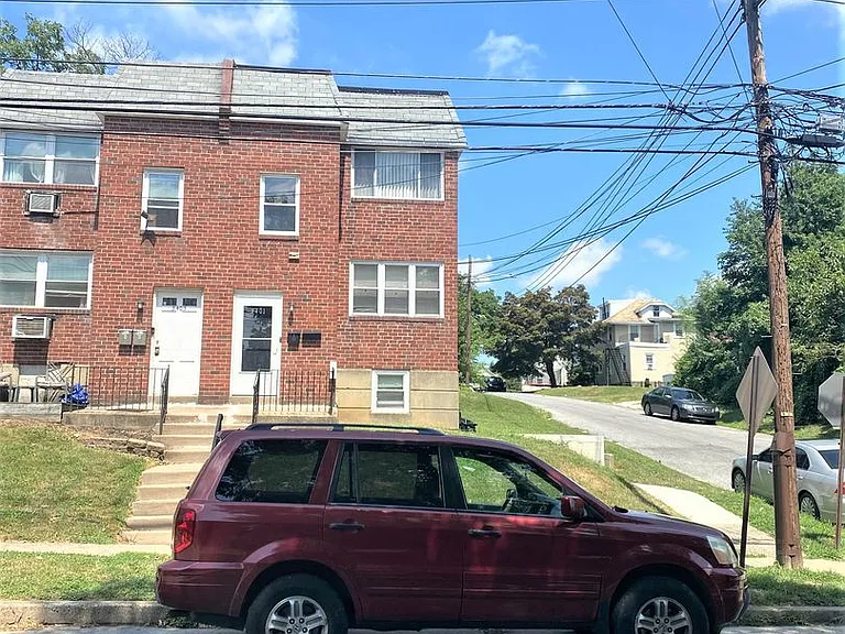 3401 Berkley Ave — Photo 1
