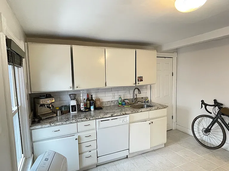 117 E Summit St #2 — Photo 6
