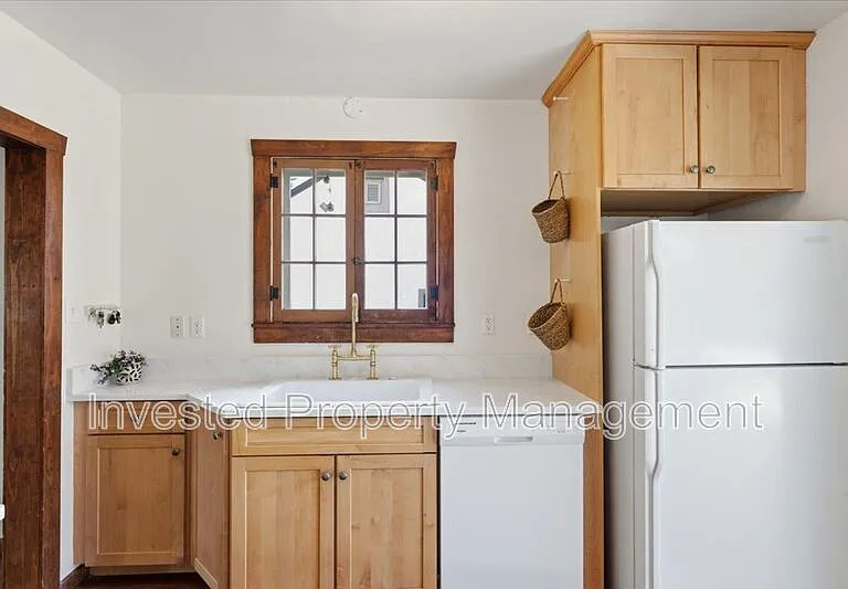 3077 Benton St — Photo 15