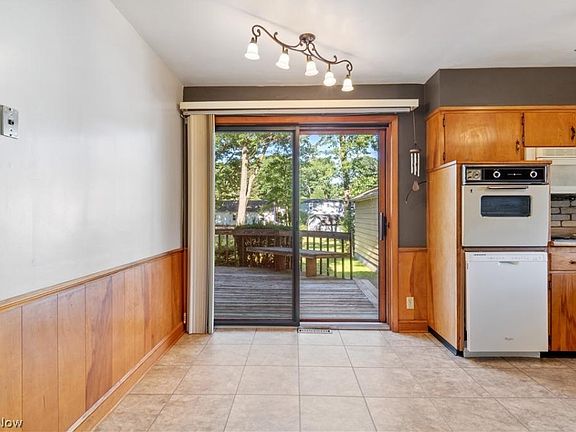 4th image of 3469 Lakeview Blvd