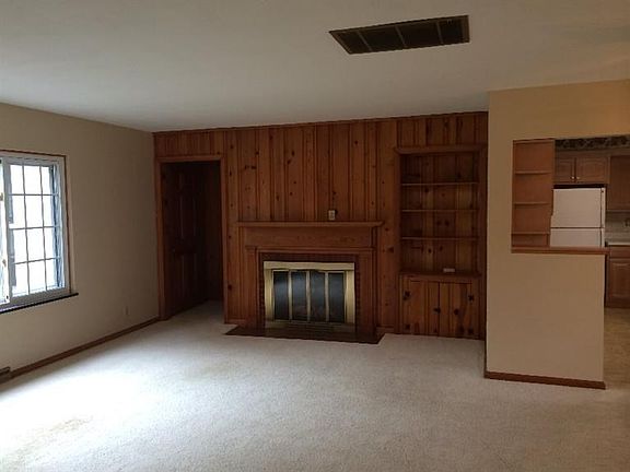 3rd image of 4222 Whites Dr
