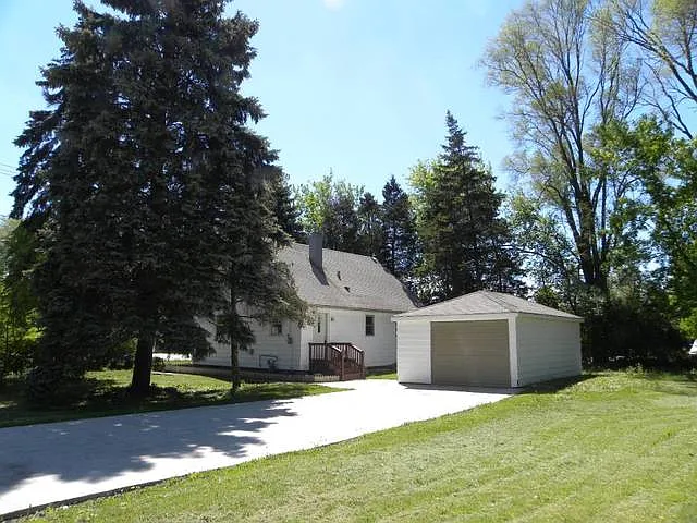 36124 N Green Bay Rd photo 1