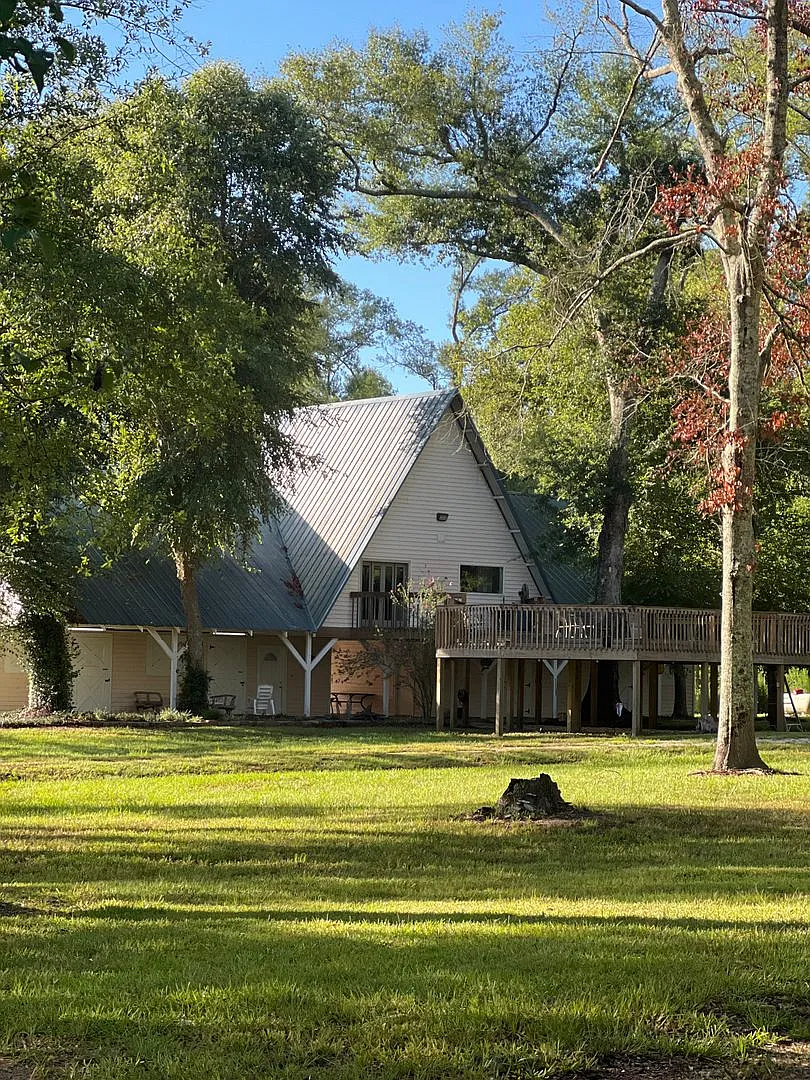 Country Living — Photo 1