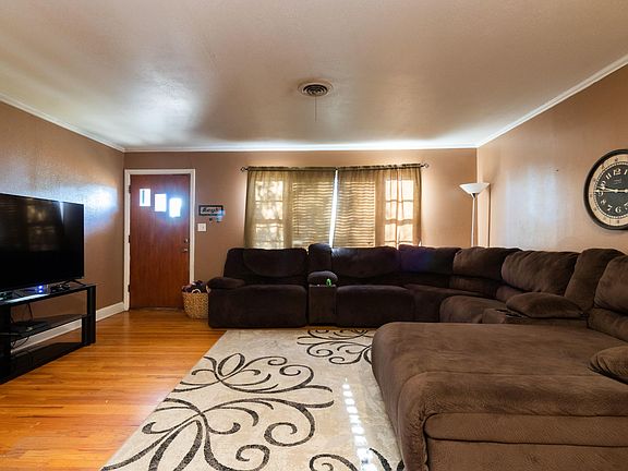 5th image of 3914 Westlawn Ave