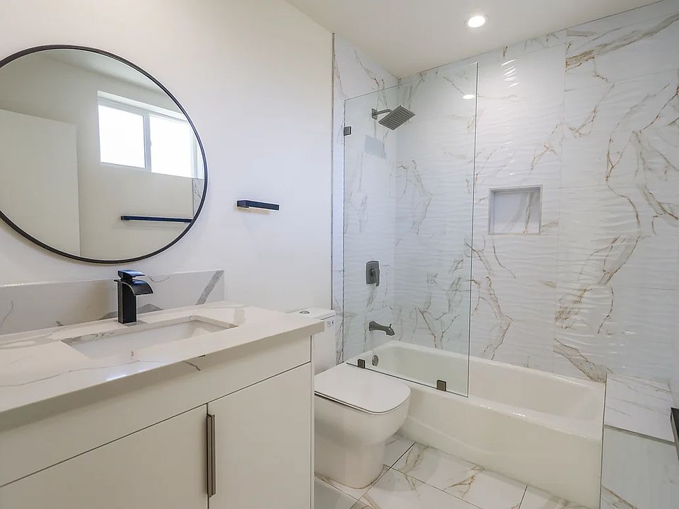 1st image of 2806 S Palm Grove Ave #2