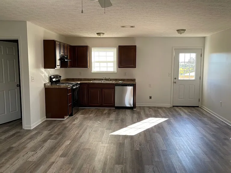 803 Quiet Oaks Way — Photo 3