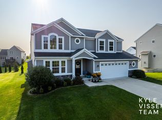 556 Highlander Dr NE, Rockford, MI 49341