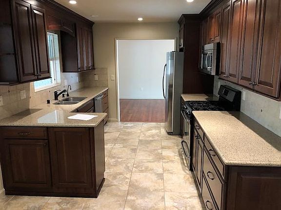 4th image of 730 S Clover Ave