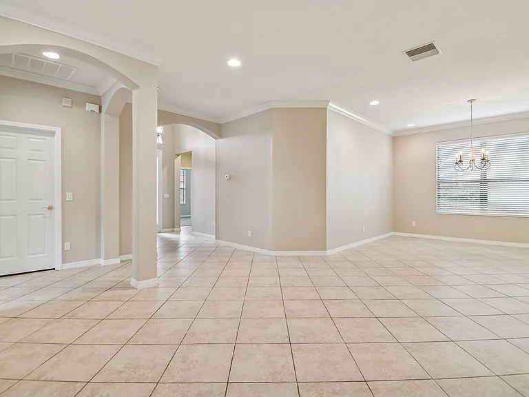 127 Silver Falls Dr — Photo 3