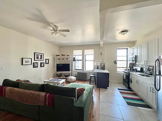 Living room, photo 2