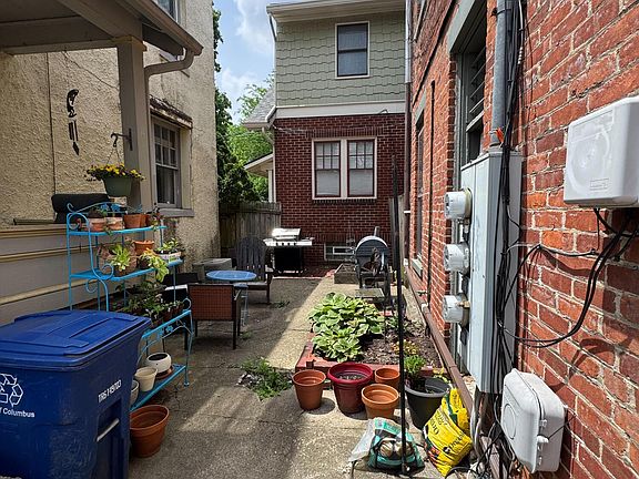 5th image of 323 Stewart Ave
