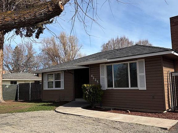 2nd image of 4225 Summers Ln