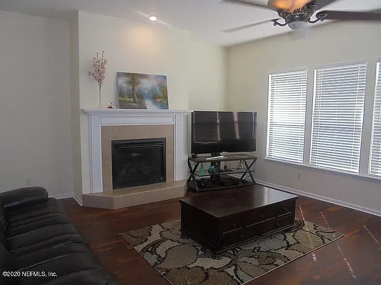 3120 Double Oaks Dr — Photo 3