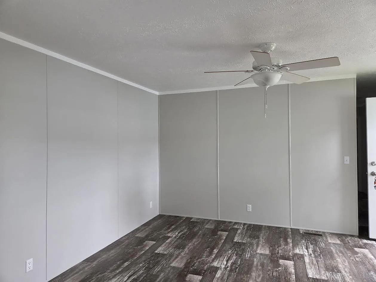 3 bed, 1056 sqft, $1,139 — Photo 2