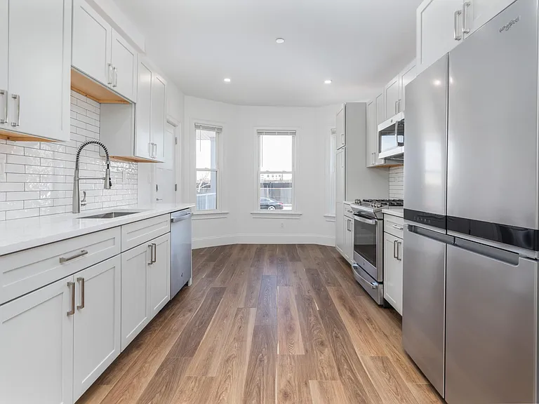 143 E Cottage St #1 — Photo 1