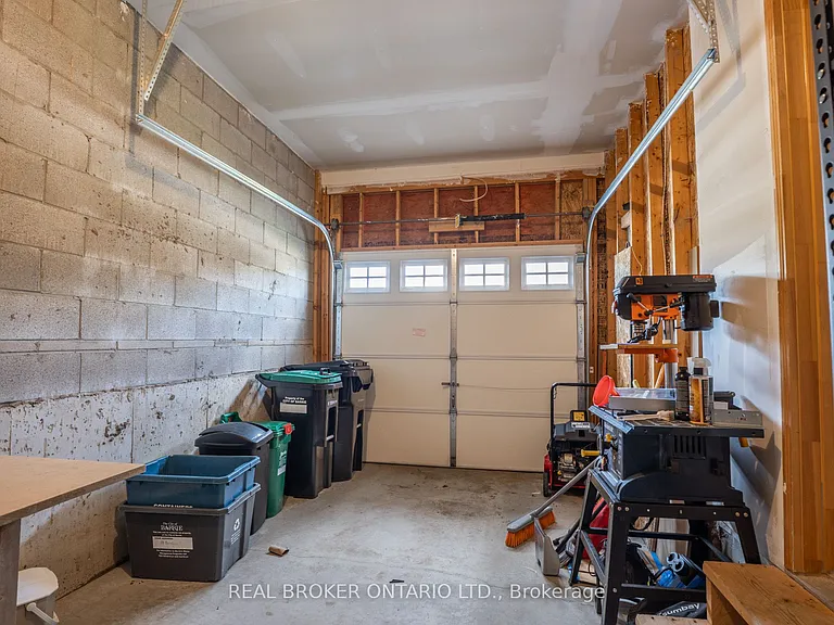 63 Forsyth Cres — Photo 16