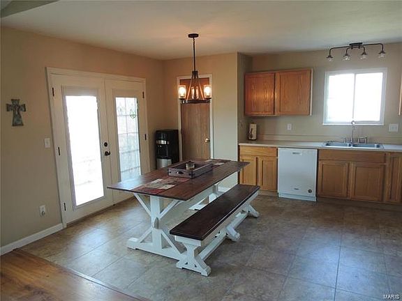 4th image of 4043 Fawn Hollow Dr