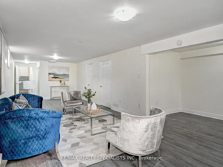 11 Dinison Cres — Photo 9