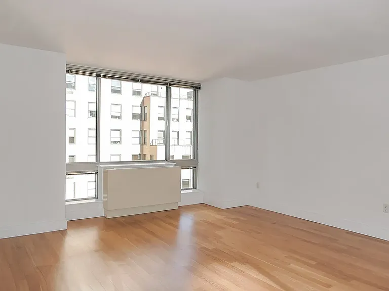 150 E 44th St #45D — Photo 2