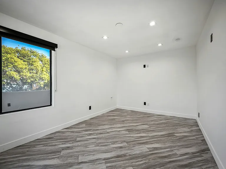955 N Oxford Ave #5 — Photo 21