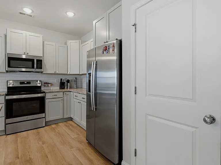 291 Burnside Dr — Photo 19